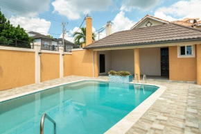 Brand New Pool Manor Park with WIFI centrally-located